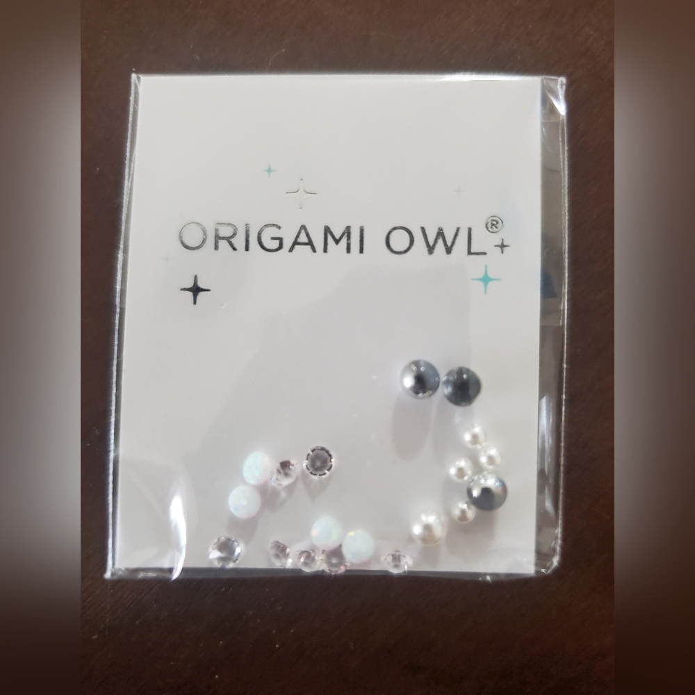 3/$25 - RETIRED Origami Owl Snowy Winter Crystals Stardust Pack